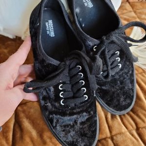 Crushed velvet tennies